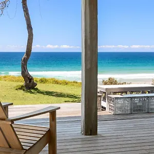 https://saltwater-beach-house.hotelssunshinecoast.net